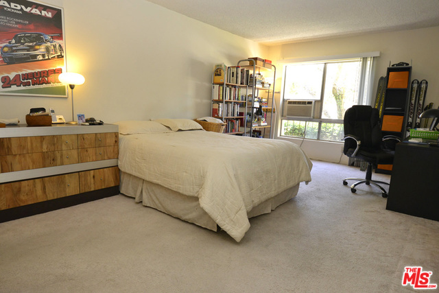 5950 Buckingham #104