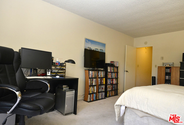 5950 Buckingham #104