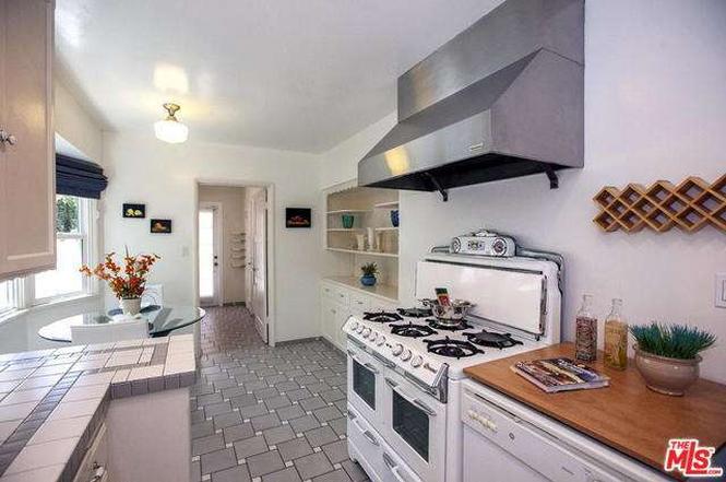 8027 Truxton Ave.
