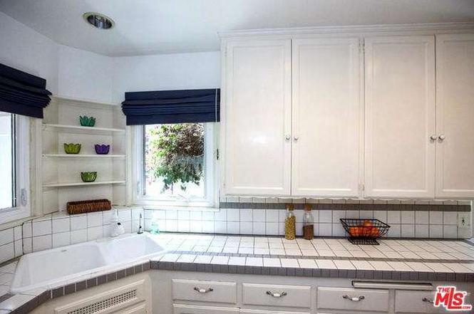 8027 Truxton Ave.