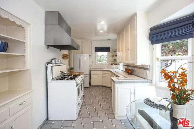 8027 Truxton Ave.