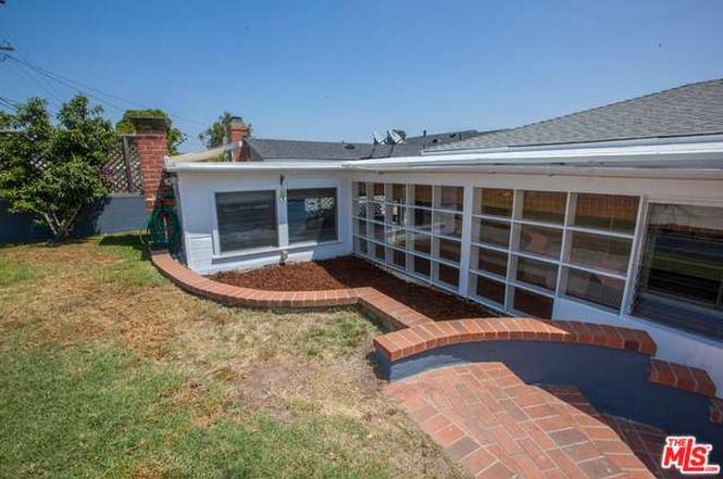 8027 Truxton Ave.