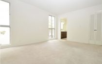 6124 Buckingham Pkwy. #305