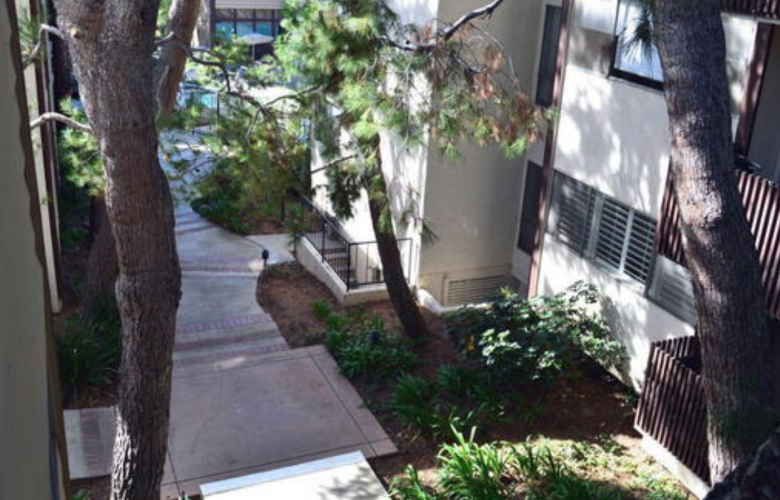5950 Canterbury Dr. #J220