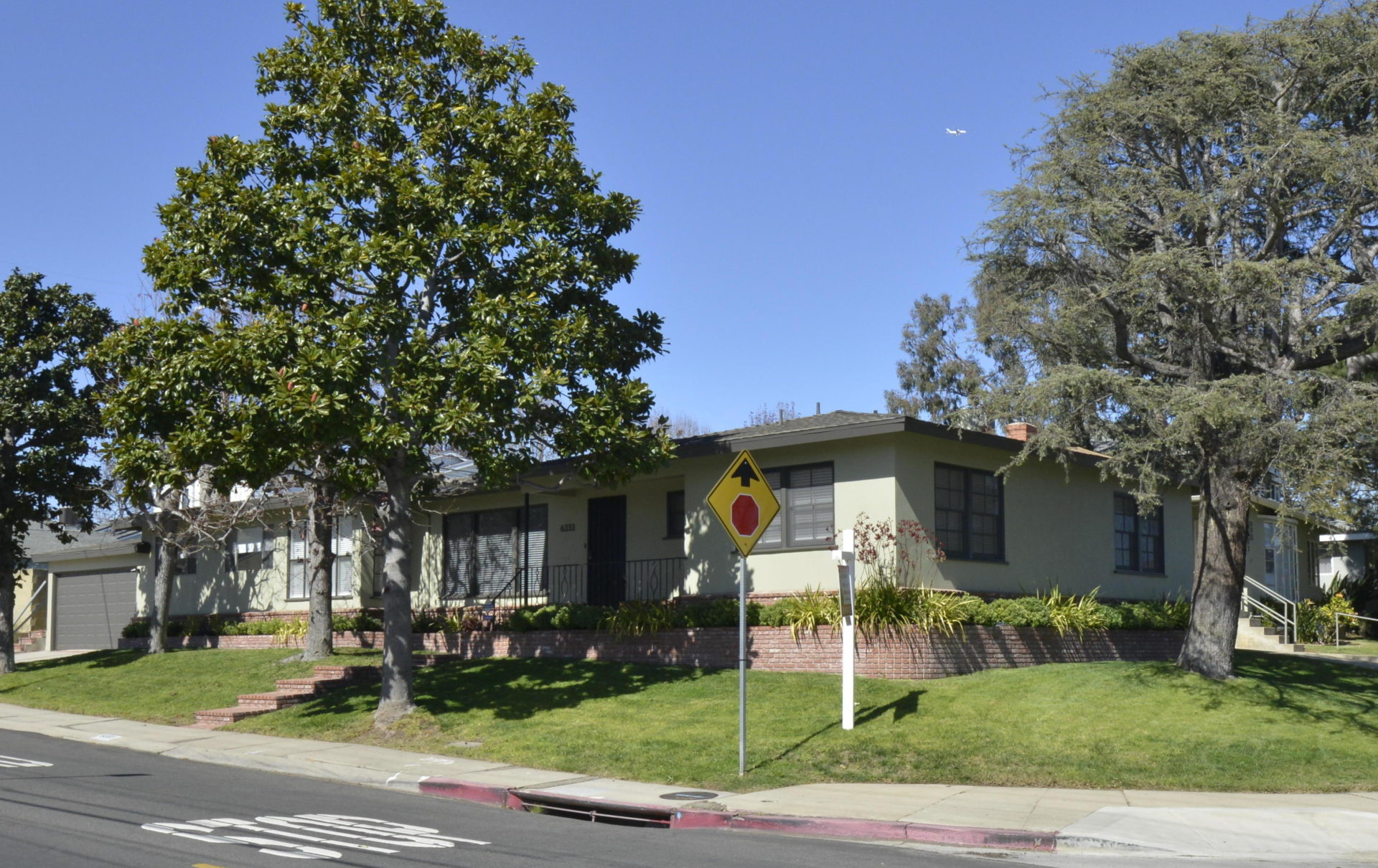Lovely home in a perfect neighborhood location