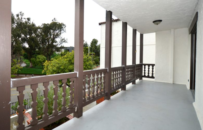 6124 Buckingham Pkwy., #202, Culver City, CA 90230