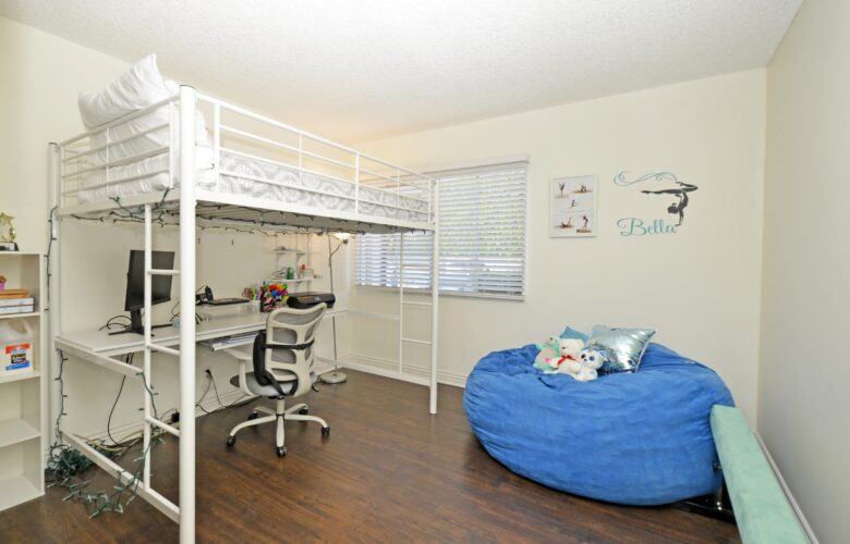 Renovated Ground Floor Corner End Unit
