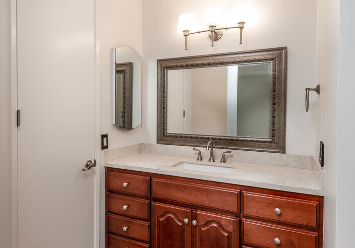5950 Canterbury Dr., #C208 Culver City, CA 90230