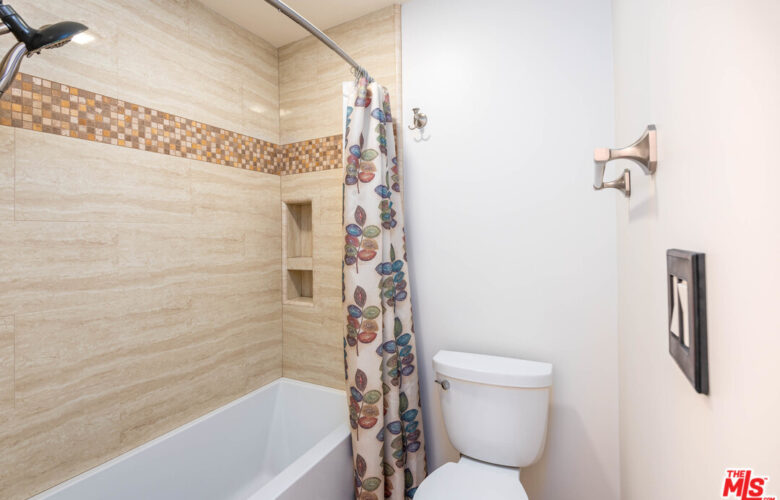 5950 Canterbury Dr., #C208 Culver City, CA 90230