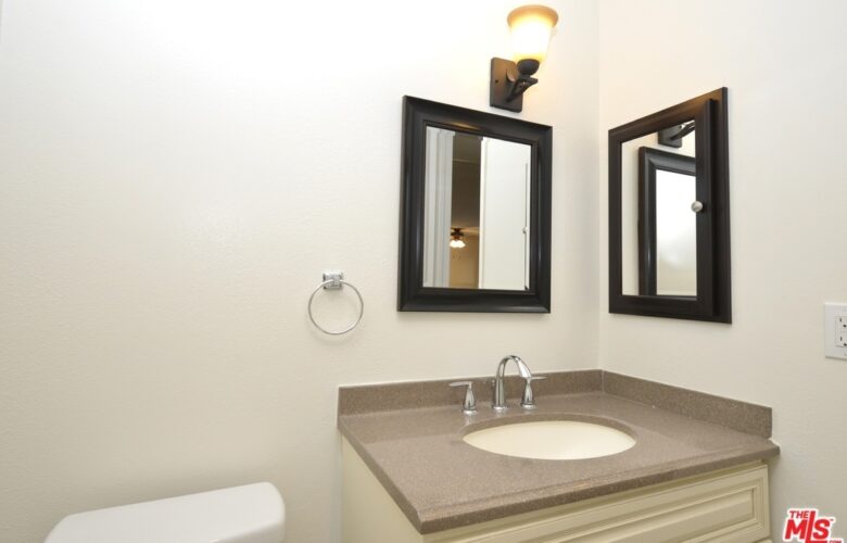 5900 Canterbury Dr., #B117, Culver City, CA 90230
