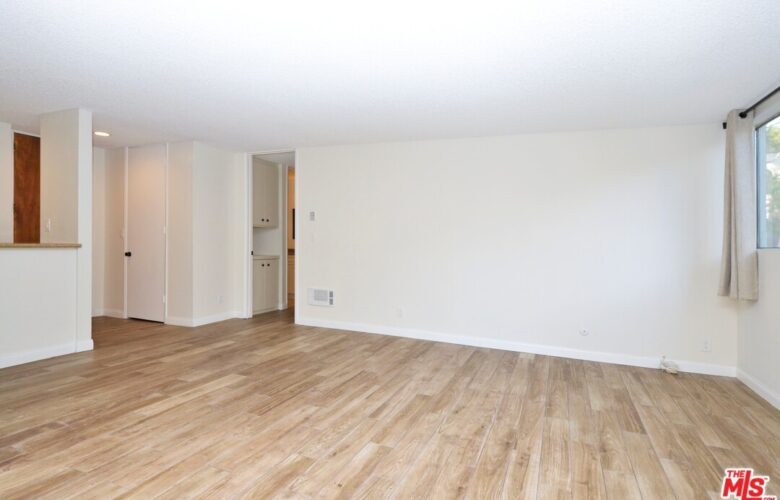 5900 Canterbury Dr., #B117, Culver City, CA 90230