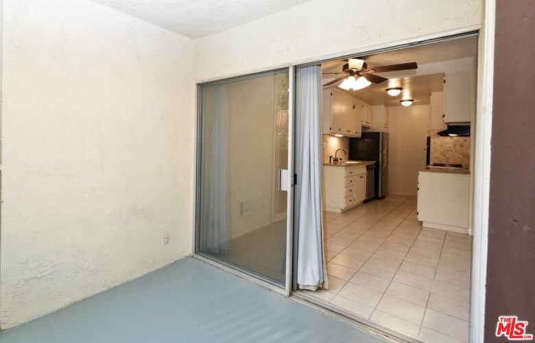 5900 Canterbury Dr., #B117, Culver City, CA 90230