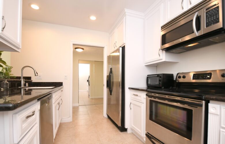 6275 Canterbury Dr., #303, Culver City, CA 90230
