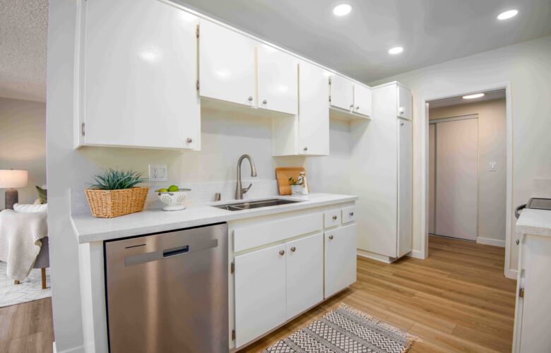 5600 Kensington Way., #206, Culver City, CA 90230