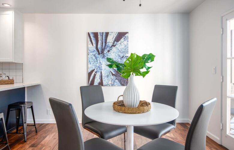 6124 Buckingham Pkwy., #202, Culver City, CA 90230