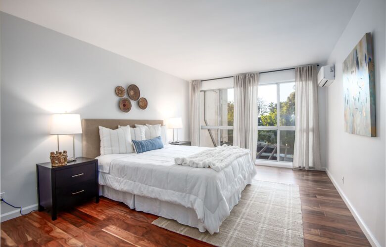 6124 Buckingham Pkwy., #202, Culver City, CA 90230
