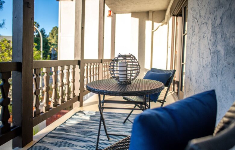 6124 Buckingham Pkwy., #202, Culver City, CA 90230