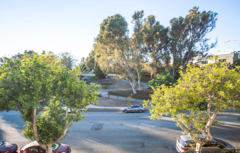 6124 Buckingham Pkwy., #202, Culver City, CA 90230