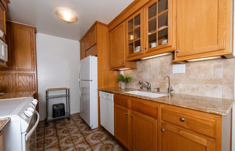 6000 Canterbury Dr., #D301, Culver City, CA 90230