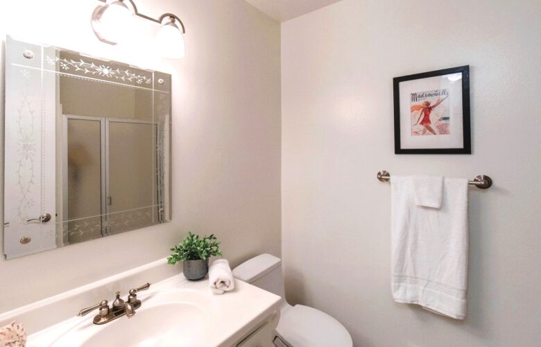 6000 Canterbury Dr., #D301, Culver City, CA 90230