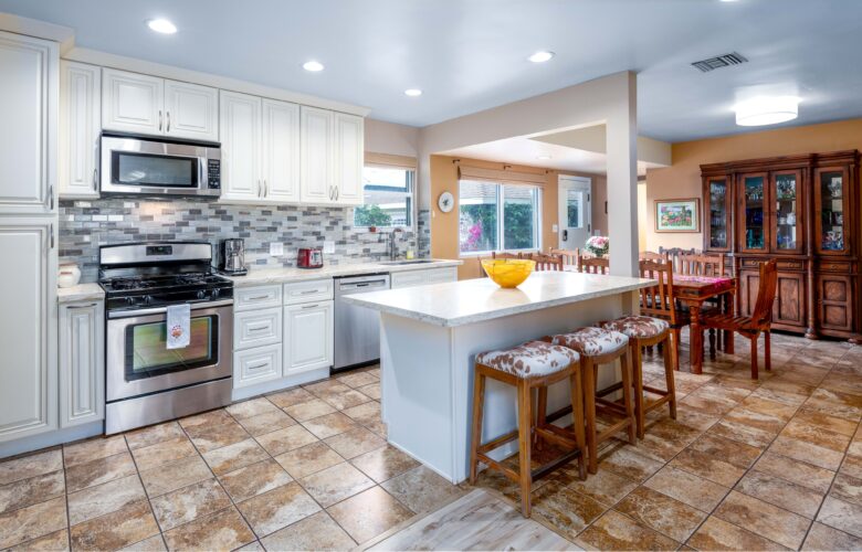 6727 W. 88th St., Los Angeles, CA 90045