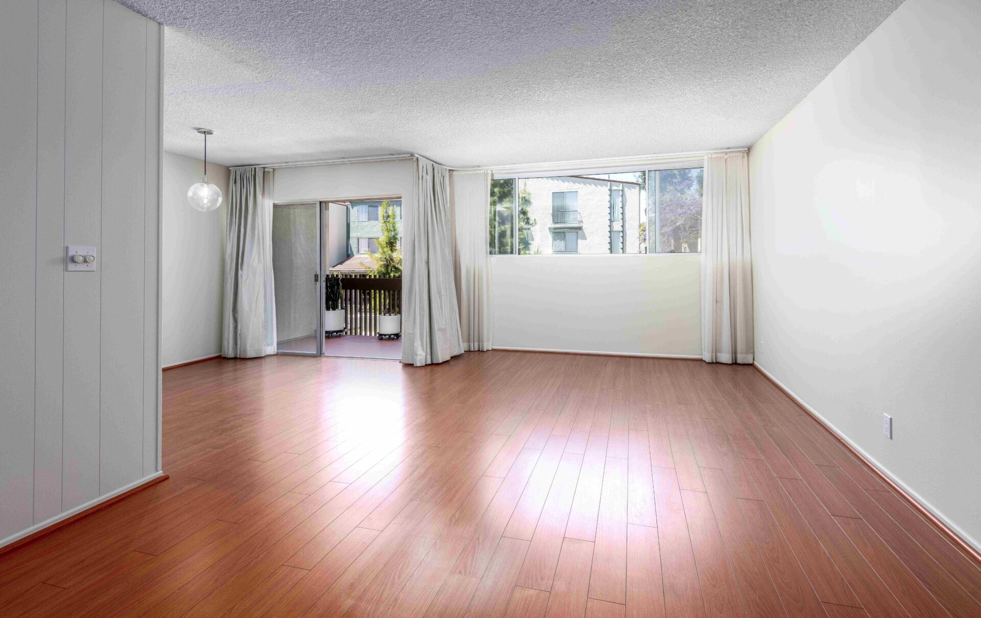 6050 Canterbury Dr., #E214, Culver City, CA 90230