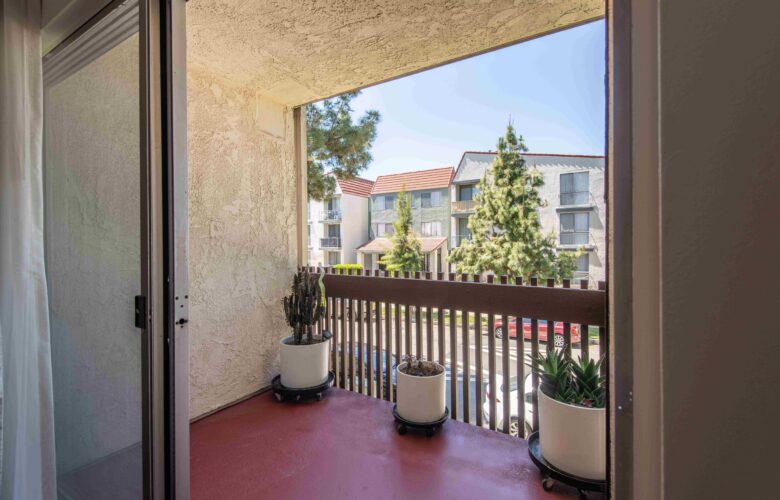 6050 Canterbury Dr., #E214, Culver City, CA 90230